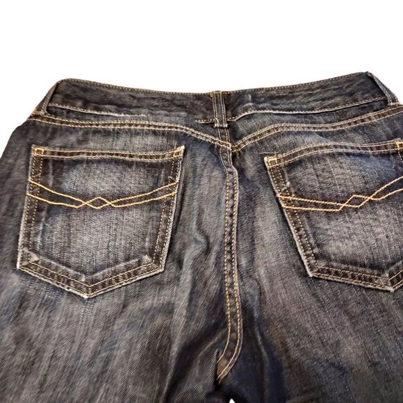 Gap Jeans Capri style 8  Excellent cond waist 30 inches11 rise - Picture 2 of 7